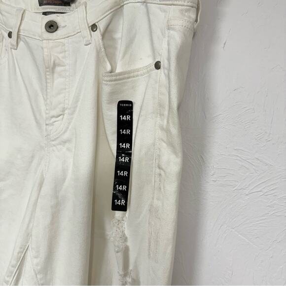 Torrid White High Rise Straight Leg Jeans Womens 14 Distressed Raw Hem Denim - Picture 3 of 13